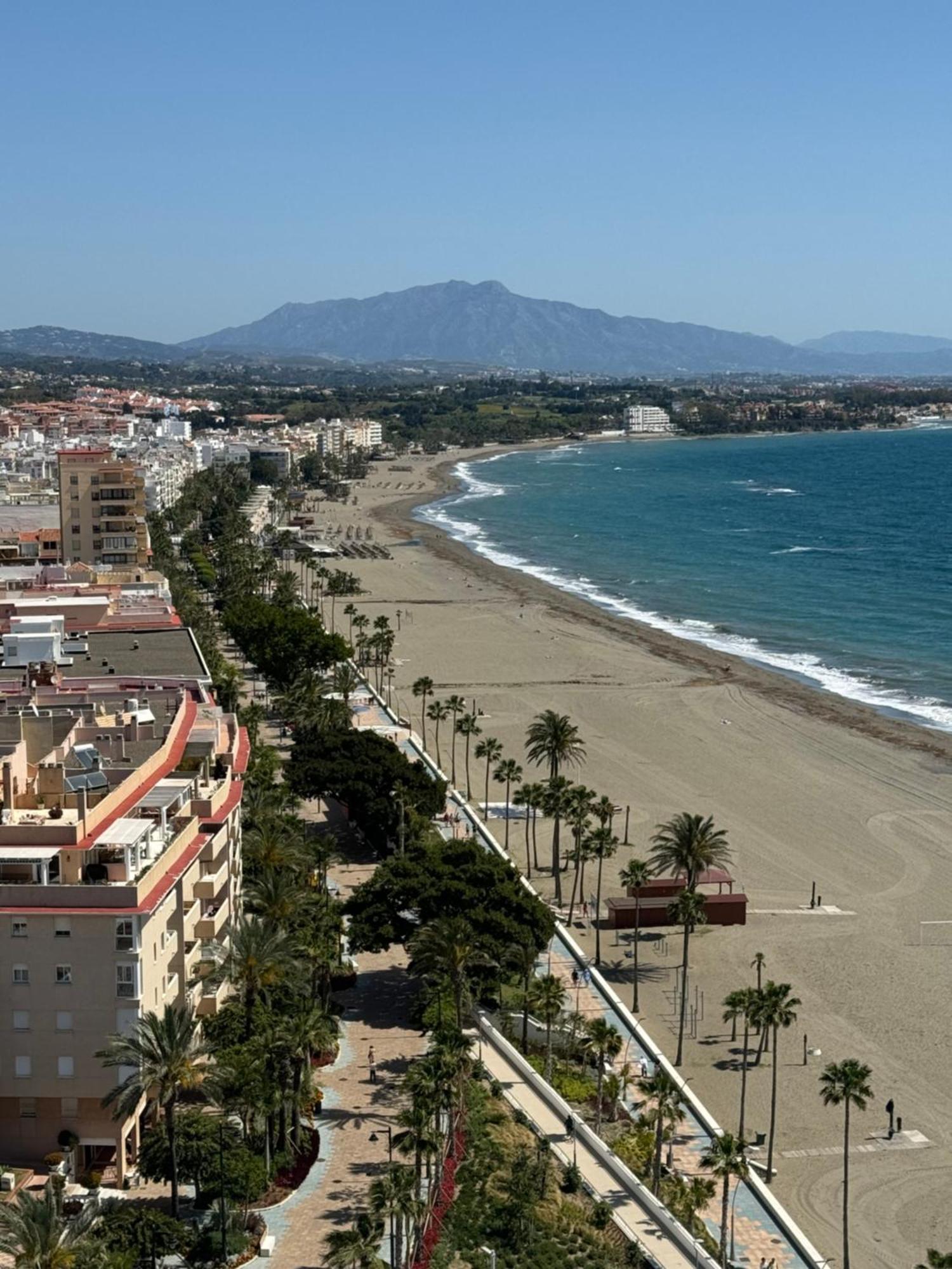 Sea View Penthouse Apartment With Hot Tub - Casa Bella Vista, Buenas Noches , Estepona Exterior foto